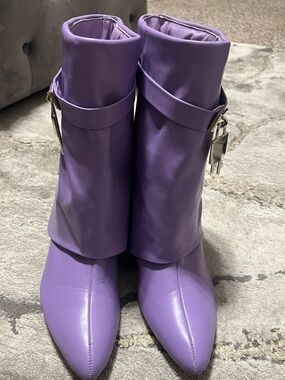 Liliana Lavender Pointed-Toe Ankle Boots with Buckle Charm